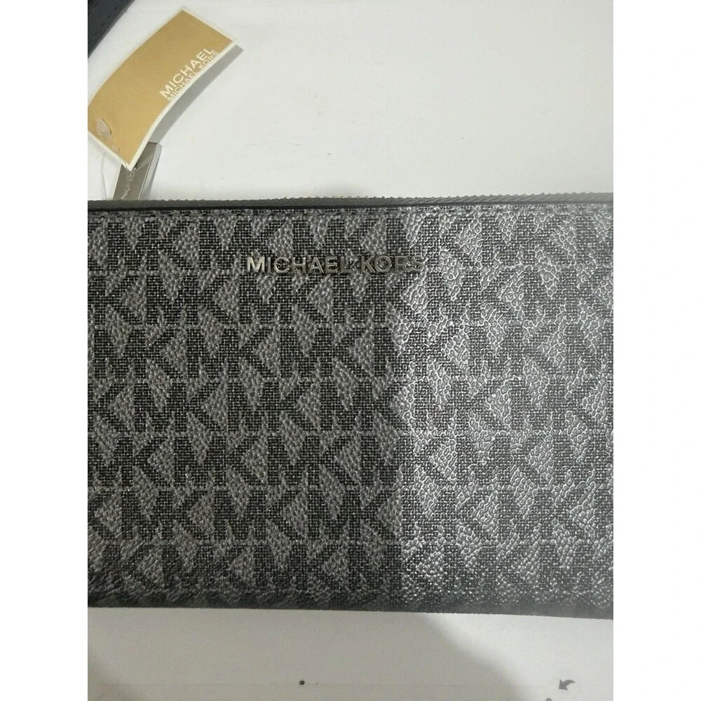 Michael Kors Jet Set Travel Double Zip Wristlet Pearl Grey Silver NWT